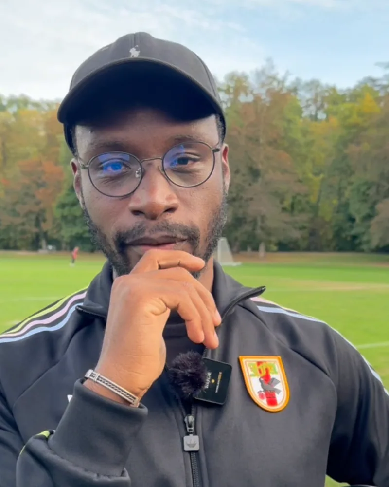Salomon Dosso sur un terrain de football